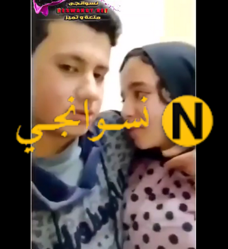 الواد مسك قريبتة وفقش كسها وطيزها وهيجهاوعلي الاخر