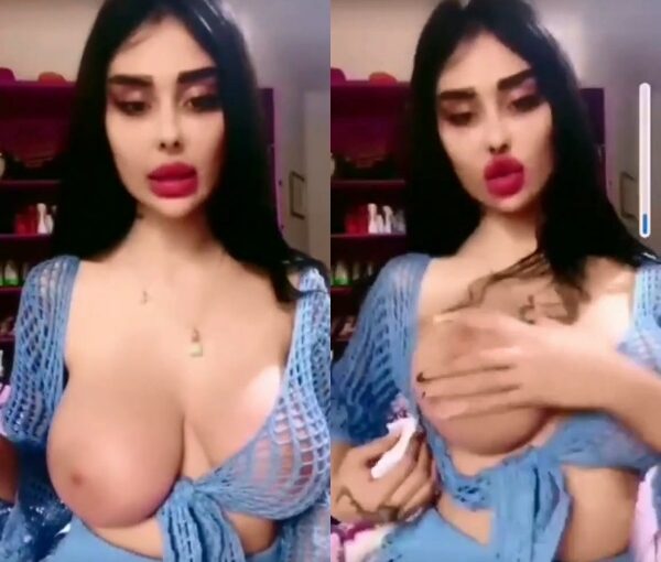 سكس فضيحت البنت تطلع صدرهه بالطياره